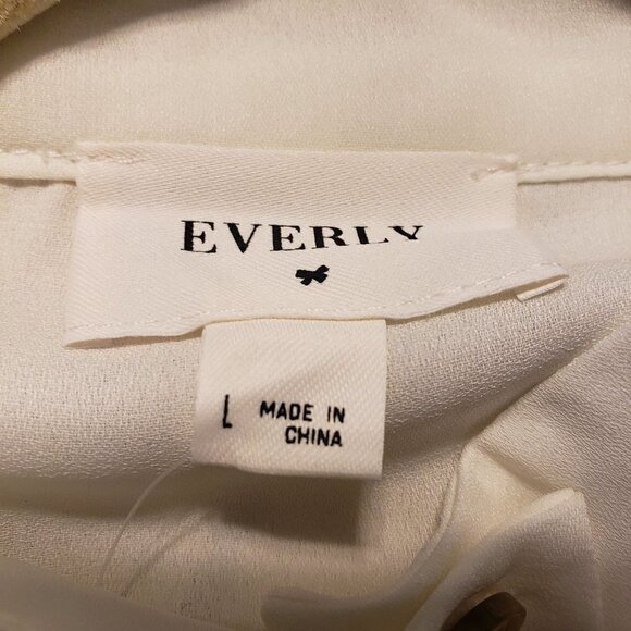 Everly Sheer long sleeve button down blouse size L NWT - Picture 9 of 9